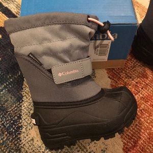 Columbia waterproof snow boots size 6